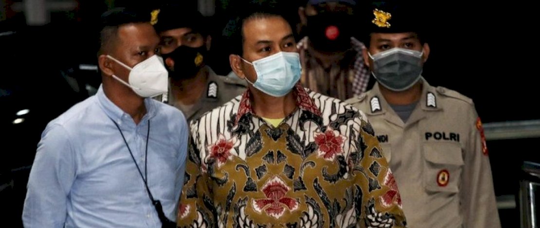 Azis Syamsuddin tiba di gedung KPK. FOTO/DETIK Azis Syamsuddin tiba di gedung KPK. FOTO/DETIK