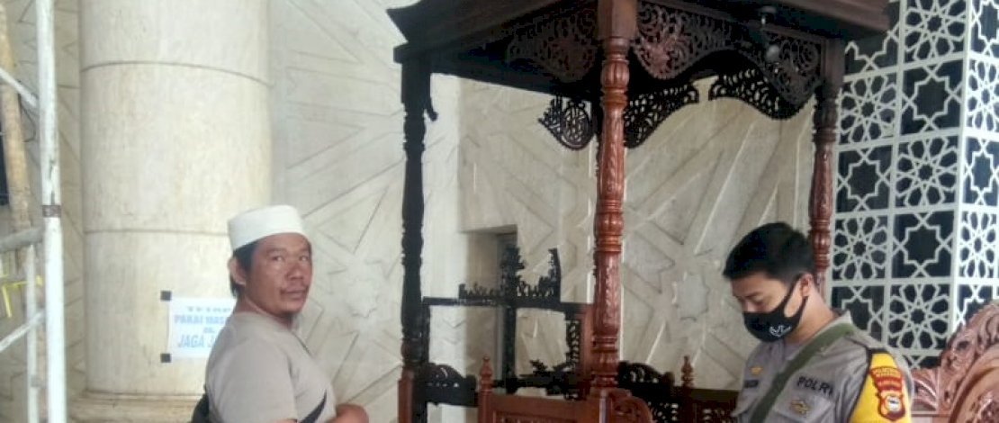 Mimbar Masjid Raya Makassar terbakar Sabtu dini hari tadi.