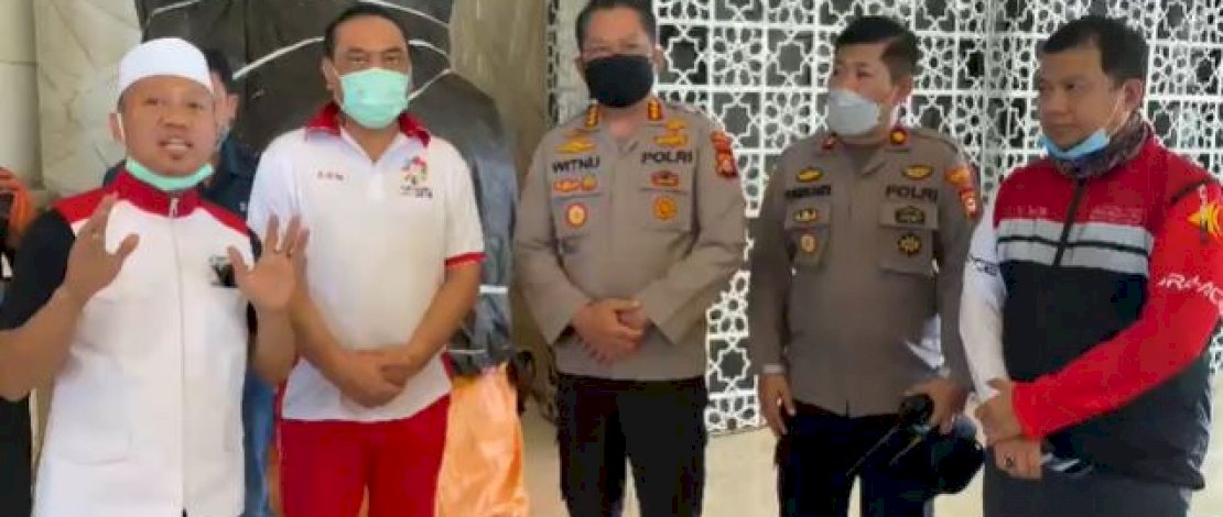 Kapolrestabes Makassar Kombes Pol Witnu Urip Laksana (tengah) bersama Wakil Ketua Umum DMI, Komjen Pol (Purn) Syafruddin (kedua kiri) dan Ustaz Das'ad Latief (kiri).