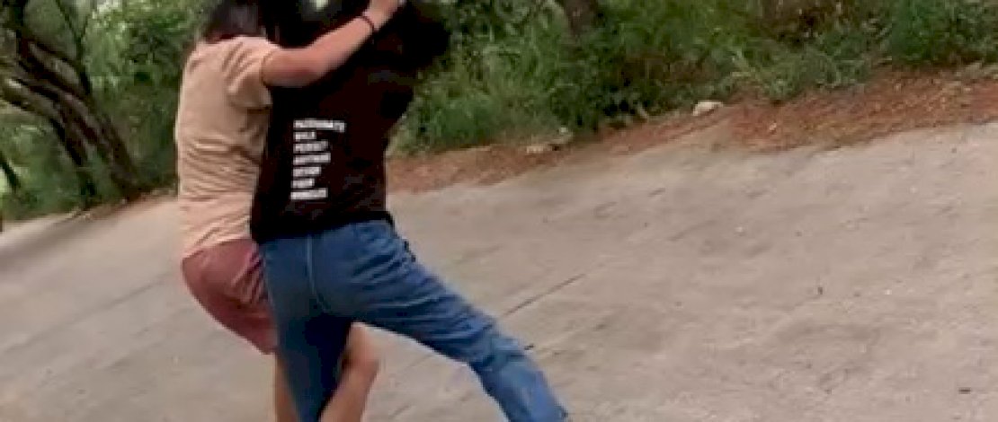 Capture video dua gadis di Pangkep saling jambak.