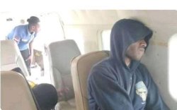 Beredar Foto Dokter Gerald Sokoy di Pesawat, Sudah Dibebaskan Teroris KKB Papua?