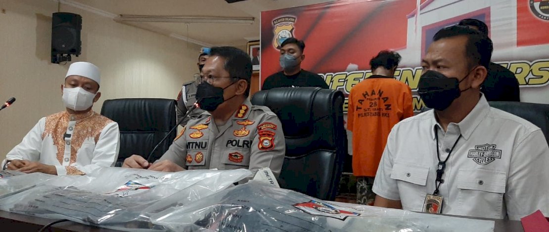 Konferensi pers yang dipimpin Kapolrestabes Makassar, Kombes Pol Witnu Urip Laksana.