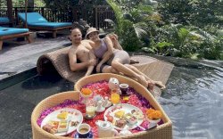 Iis Dahlia Pamer Liburan Romantis Bereng Suami, Netizen Goda Punya Anak Lagi