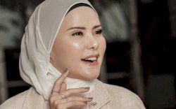 Ikut Rayakan Imlek, Angel Lelga Siapkan Angpao Hingga Gelar Makan Bersama Keluarga