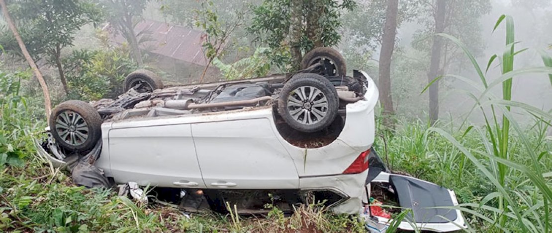 Sepasang Kekasih Ini Bercinta Hingga Mobil Terbalik Sepasang Kekasih Ini Bercinta Hingga Mobil Terbalik