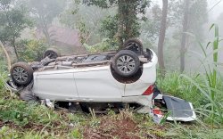  Sepasang Kekasih Ini Bercinta Hingga Mobil Terbalik