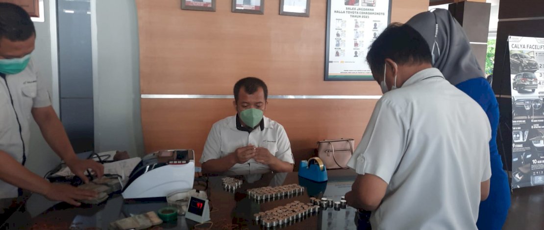 Heboh Pria di Makassar Beli Mobil Seharga Rp 271 Juta Pakai Uang Koin
