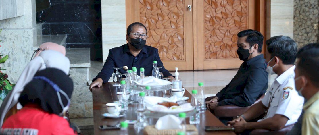 Jelang Pemberangkatan ke PON XX Papua,Wali kota Danny Beri Motivasi Atlet Anggar