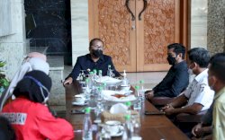 Jelang Pemberangkatan ke PON XX Papua,Wali kota Danny Beri Motivasi Atlet Anggar