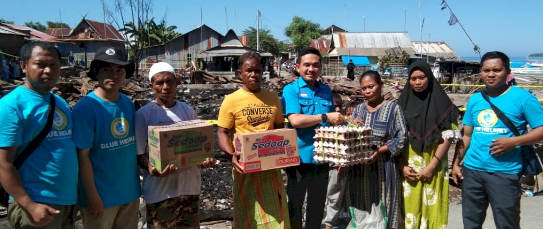 Partai Gelora dan Blue Helmet Bantu Korban Kebakaran Di Galesong Takalar