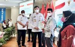 Bupati Adnan Sambut Baik Penyerahan 1.500 Sertifikat Tanah ke Masyarakat