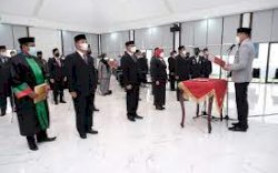 Lantik Direksi Perusda, Adnan Minta Genjot Potensi Peningkatan PAD