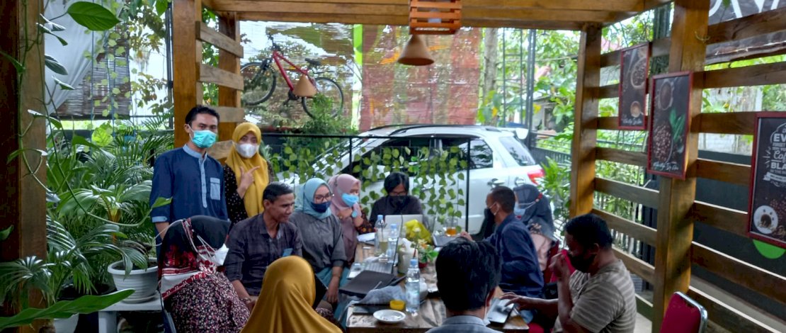 Kompak, Peserta Cakep Luwu Utara Diskusi di Warkop