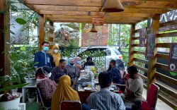 Kompak, Peserta Cakep Luwu Utara Diskusi di Warkop