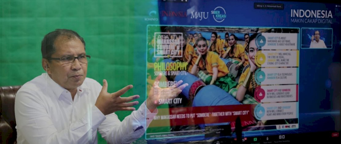 Wali Kota Makassar menjadi pembicara pada webinar literasi digital Kominfo secara daring, Jum’at (1/10/2021).