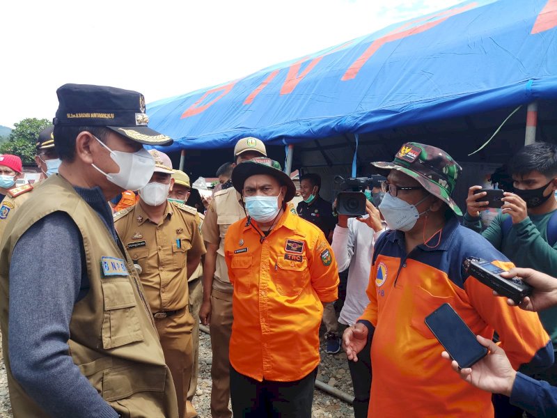 Basmin Tinjau Lokasi Banjir Walenrang-Lamasi, Satu Korban Ditemukan Meninggal