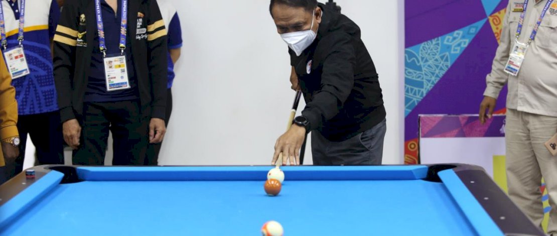 Tinjau Pertandingan Cabor Biliar PON XX di Timika, Menpora Amali Puji Kualitas Venue dan Coba Pukulan Break Tinjau Pertandingan Cabor Biliar PON XX di Timika, Menpora Amali Puji Kualitas Venue dan Coba Pukulan Break
