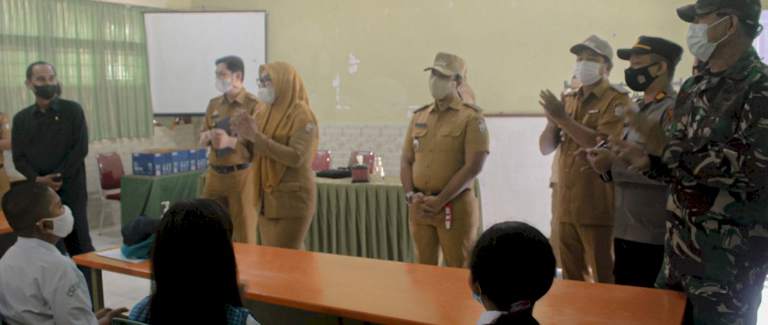 Camat Tamalanrea Pantau Uji Coba Pembelajaran Tatap Muka Camat Tamalanrea Pantau Uji Coba Pembelajaran Tatap Muka