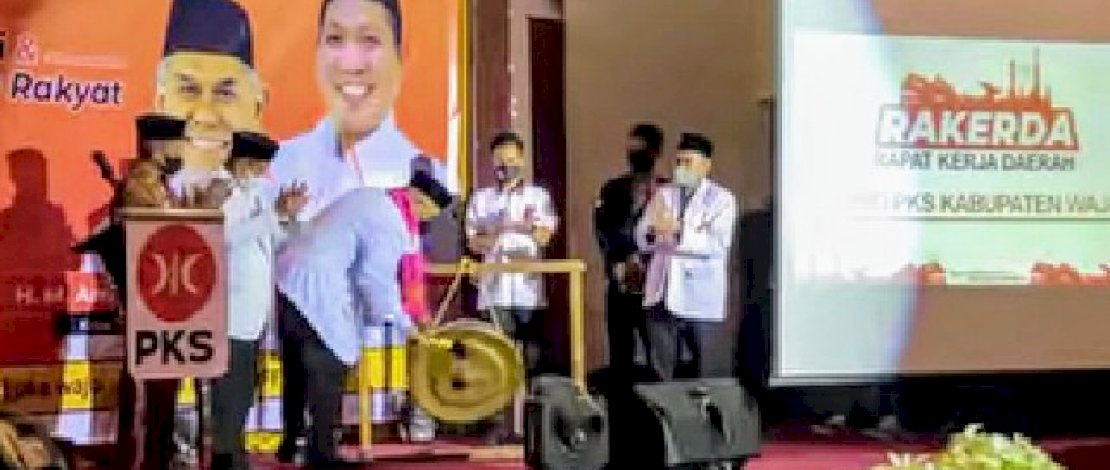 Ketua PKS Sulsel, Amri Rasyid saat membuka Rakerda PKS Wajo.