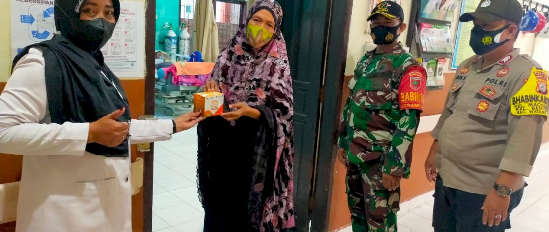 Kodim 1404 Pinrang mendistribusikan obat isolasi mandiri.