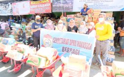 Sekretariat DPRD Makassar Bantu Korban Kebakaran di Kampung Lepping