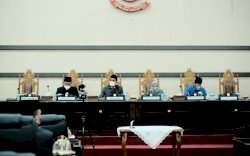 Tok! DPRD Makassar Sahkan Raperda Perumda Pasar Jadi Perda