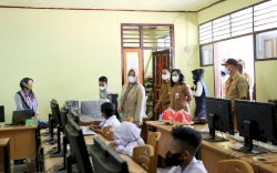 Fatmawati Rusdi Tinjau Proses PTM SMPN 44 Kelurahan Lakkang 