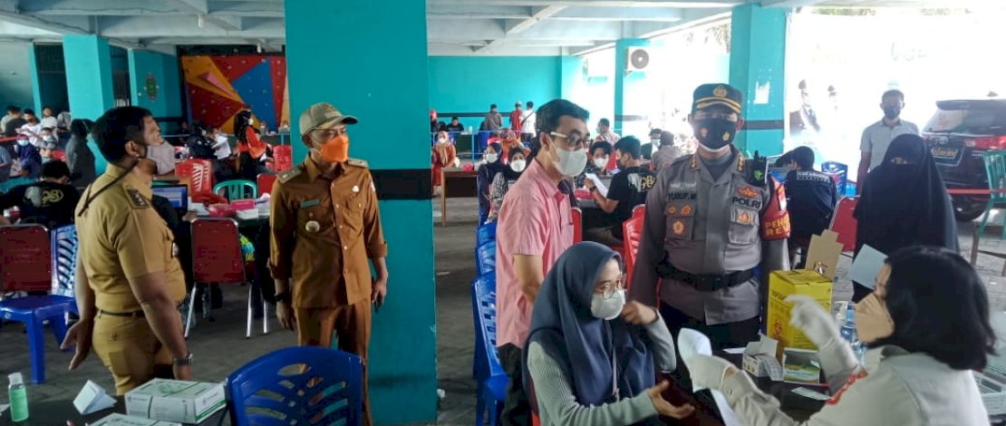 Mahasiswa, Dosen dan Warga di STIM LPI Makassar Divaksin COVID-19