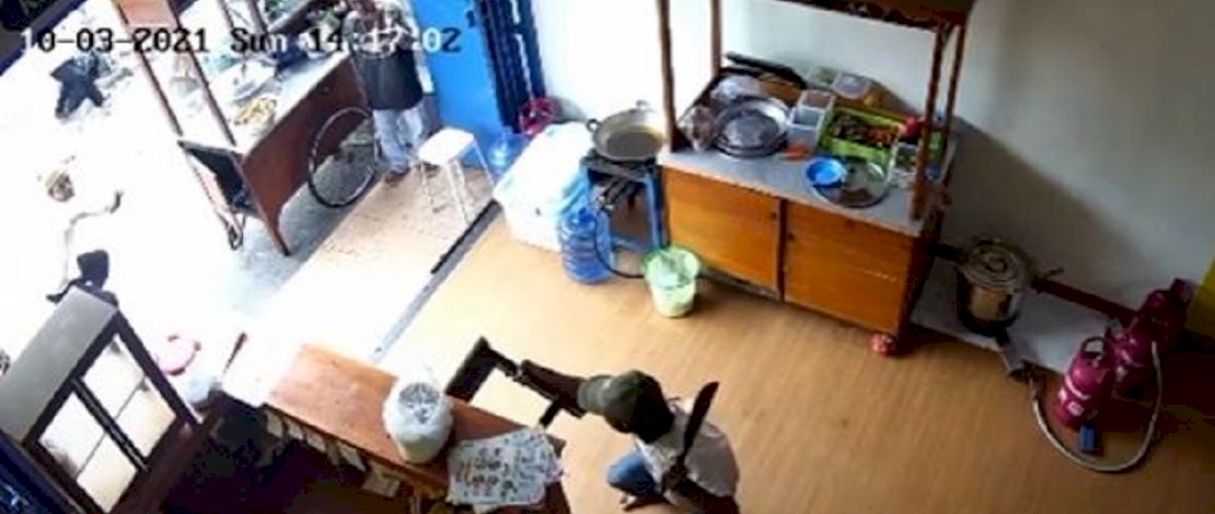 Detik-detik penyerangan di warung Jl Onta Lama Makassar dan penangkapan ketiga pelaku.