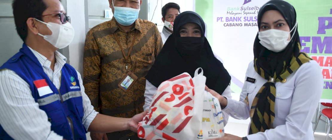 Warga Terdampak COVID-19 di Kelurahan Bone Tua Terima Bantuan Sembako
