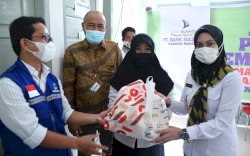 Warga Terdampak COVID-19 di Kelurahan Bone Tua Terima Bantuan Sembako