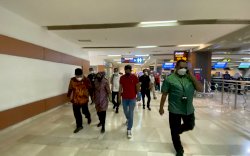 Semangati Para Relawan, Dokter Fadli Ananda Dampingi Mensos Tri Rismaharini ke Luwu