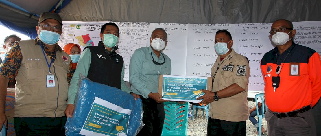 PT Vale menyerahkan bantuan untuk korban banjir bandang dan tanah longsor di Kabupaten Luwu, Kamis (7/10/2021). PT Vale menyerahkan bantuan untuk korban banjir bandang dan tanah longsor di Kabupaten Luwu, Kamis (7/10/2021).