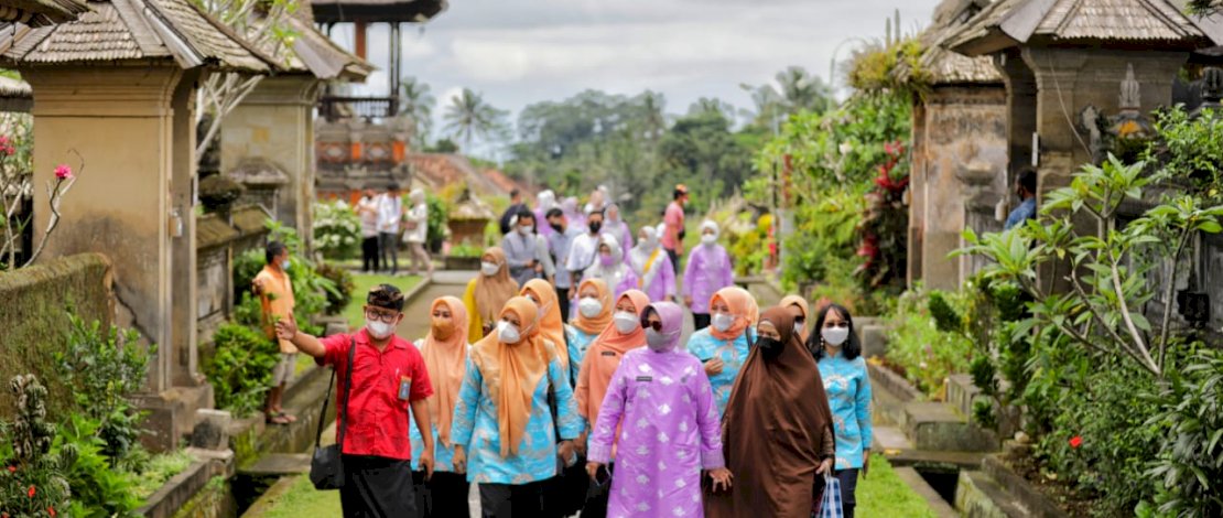 Ketua TP PKK Makassar, Kunjungi Desa Penglipuran, Desa Terbersih ke 3 Dunia