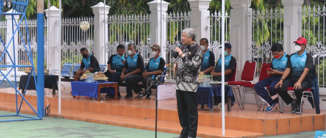 Bupati Pinrang Irwan Hamid membuka secara langsung kejuaraan Tenis Beregu Teppo Cup II di Lapangan Pelti Pinrang, Jum’at (8/10/2021). Bupati Pinrang Irwan Hamid membuka secara langsung kejuaraan Tenis Beregu Teppo Cup II di Lapangan Pelti Pinrang, Jum’at (8/10/2021).