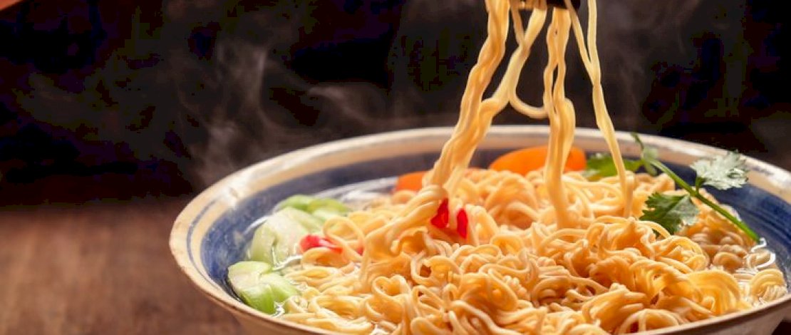 Air Rebusan Pertama Mi Instan Dibuang atau Tidak? Ini Kata Ahli Gizi