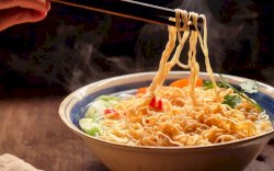 Air Rebusan Pertama Mi Instan Dibuang atau Tidak? Ini Kata Ahli Gizi