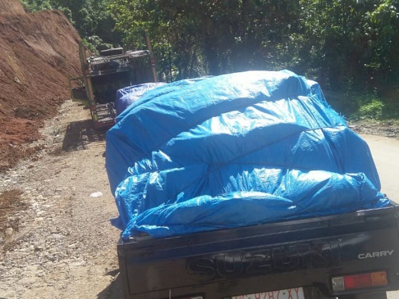 Mobil Tertimpa Longsoran Batu di Majene, Ayah Tewas, Anak Selamat Dipeluk Ibu