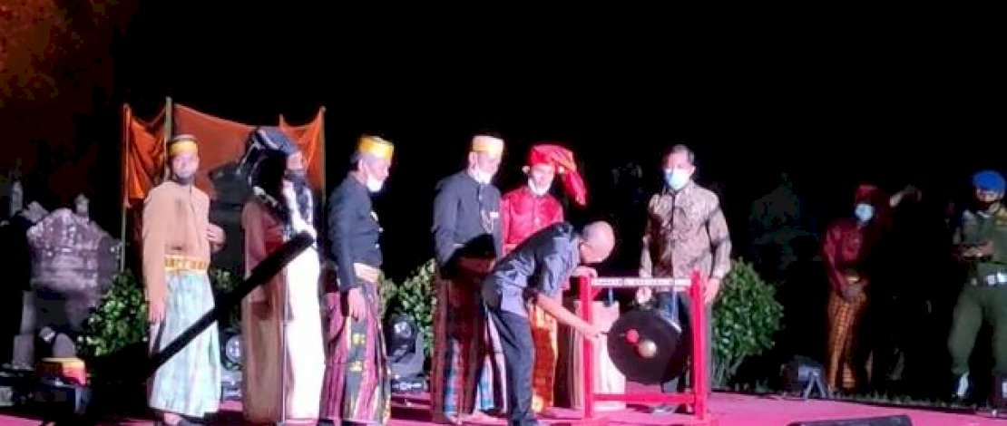 Bupati Jeneponto, Iksan Iskandar saat membuka Festival Lontar di Makam Raja-raja Binamu, Jeneponto. 