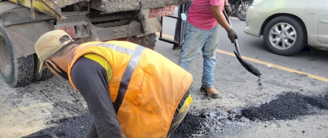 Dengar Aduan Warga, Pemkot Parepare Tambal Joint Jembatan Sumpang
