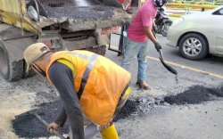 Dengar Aduan Warga, Pemkot Parepare Tambal Joint Jembatan Sumpang