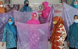 Gelar Pelatihan Membatik Shibori, TP PKK Parepare Hasilkan Puluhan Jilbab Batik
