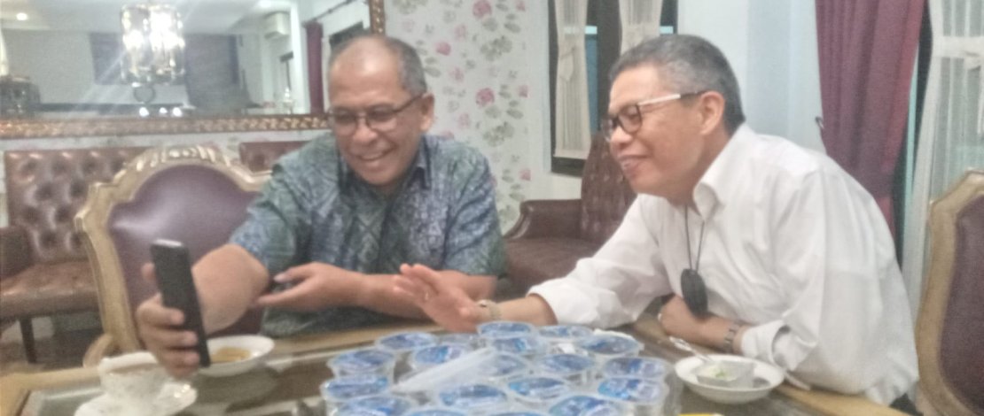Suasana pertemuan Ilham Arief Sirajuddin dengan Taufan Pawe di kediaman IAS.
