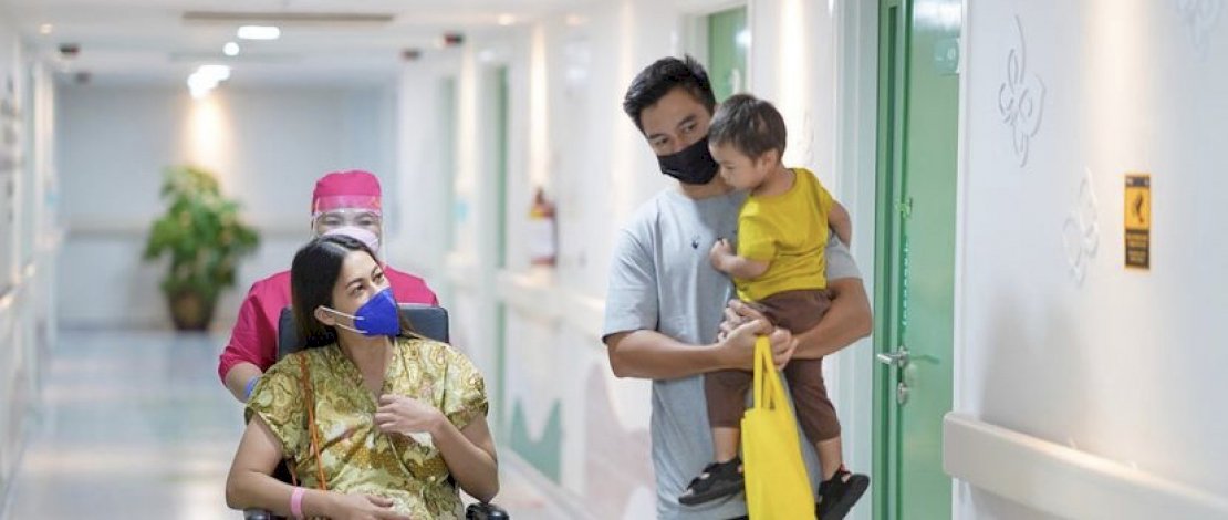 Baim Wong dan Kiano mendampingi Paula menjelang persalinan Caesar, Sabtu (9/10/2021).