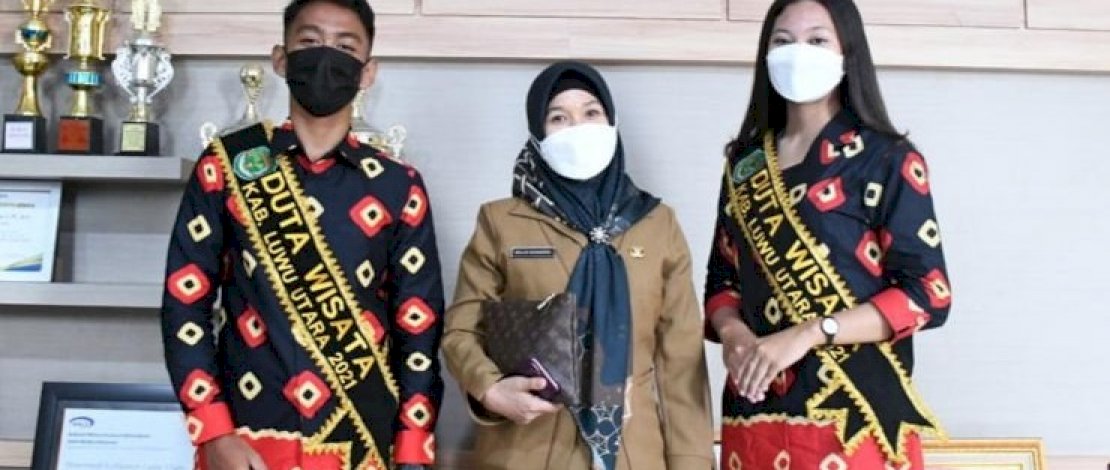 Muhammad Hidayat dan Audy Stephani, dua duta wisata asal Lutra.