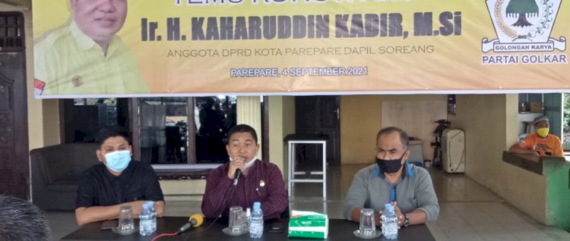 Ketua Komisi I DPRD Parepare Edukasi Warga Soal Vaksinasi Covid-19