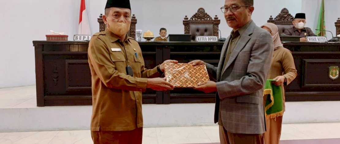KUA-PPAS APBD TA 2022 Resmi Diserahkan ke DPRD Luwu Utara