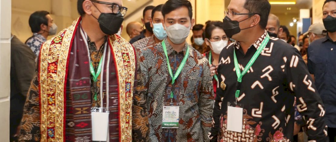 Moh Ramdhan Pomanto bersama Bima Arya dan Gibran Rakabuming Raka.