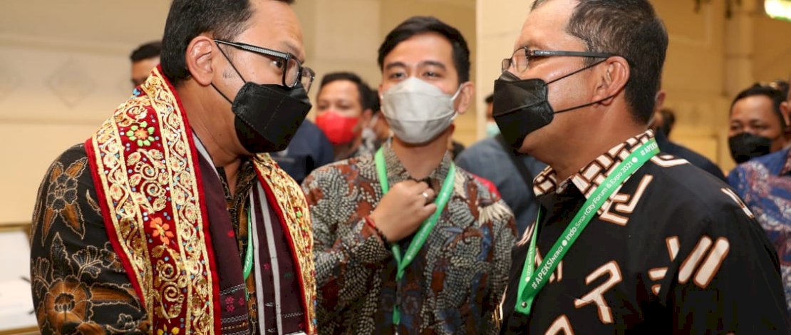 Moh Ramdhan Pomanto bersama Bima Arya dan Gibran Rakabuming Raka.