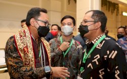 Tinjau Booth Makassar, Bima Arya-Gibran: Luar Biasa Persembahan Sang Inovator